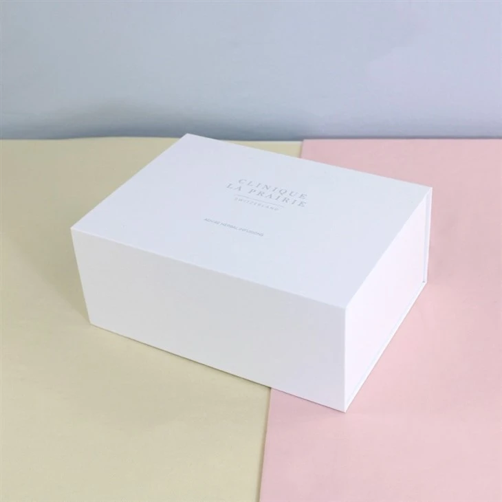 White Box With Magnetic Lid