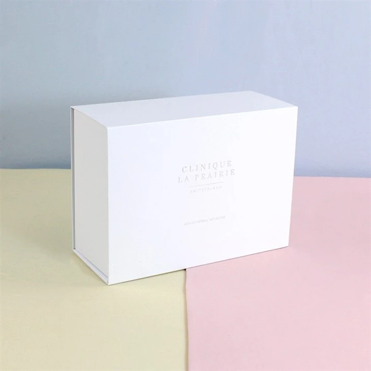 White Box With Magnetic Lid